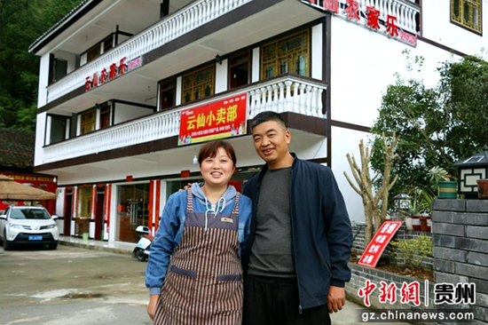 圖為汪麗夫婦