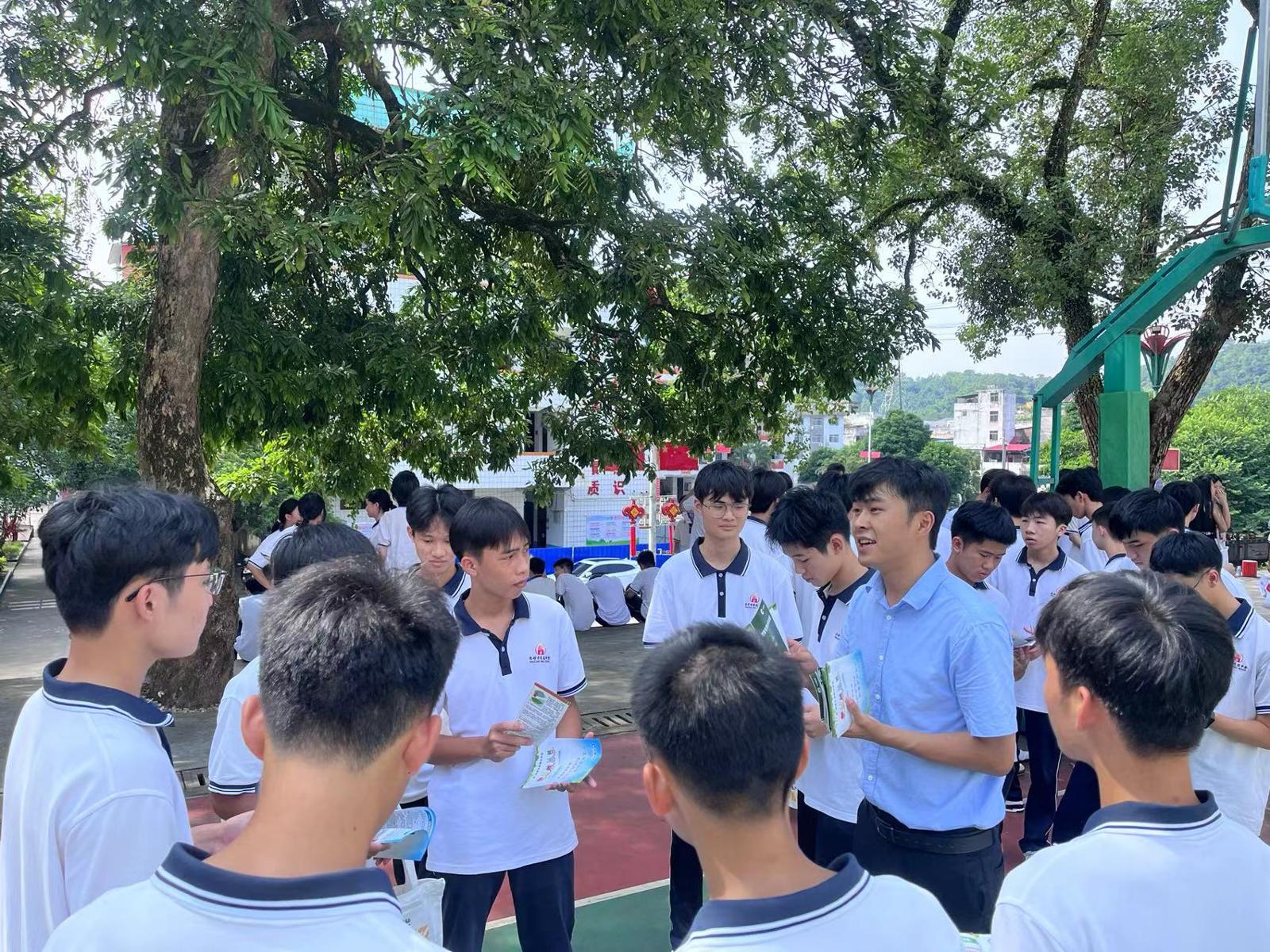 ade57dfe-adb6-42a7-83e6-6b9588bb45da.jpg