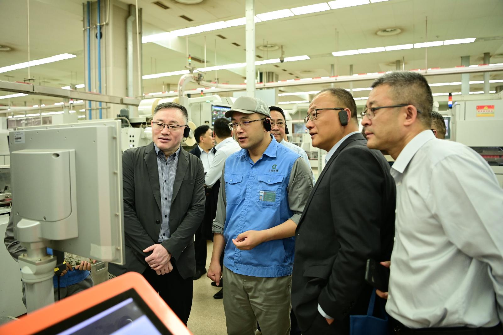 滕州卷煙廠到行業先進單位學習借鑒經驗.jpg