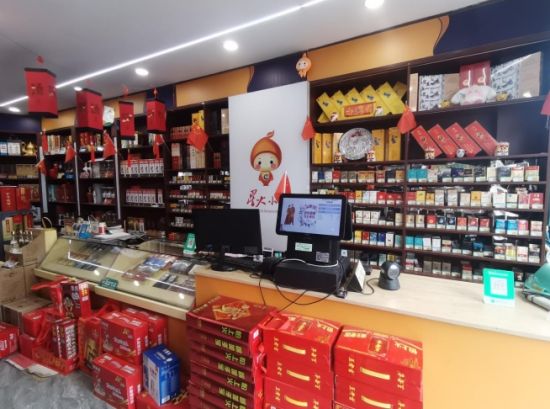 圖為青云譜煙草根據(jù)零售戶需求幫助做好店面商品陳列布局